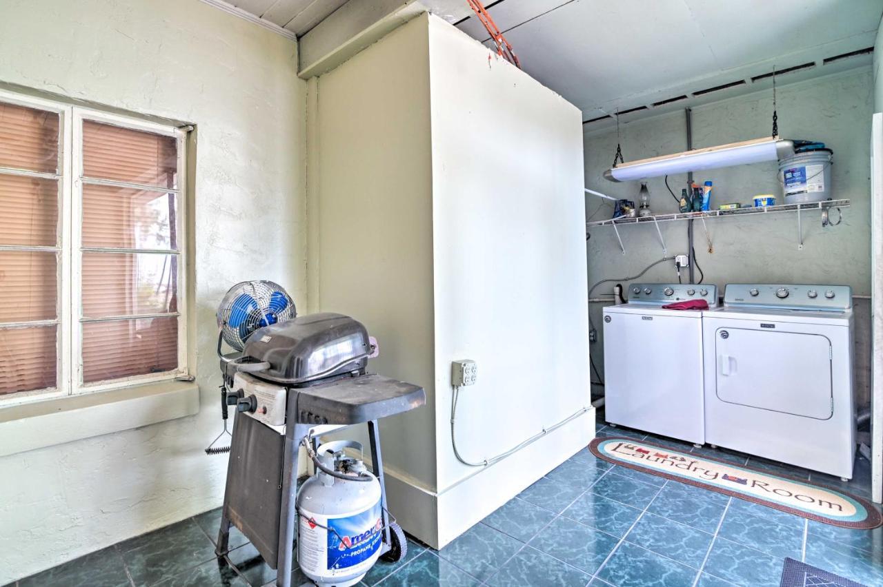 Pet-Friendly Auburndale House With Lake Views! エクステリア 写真